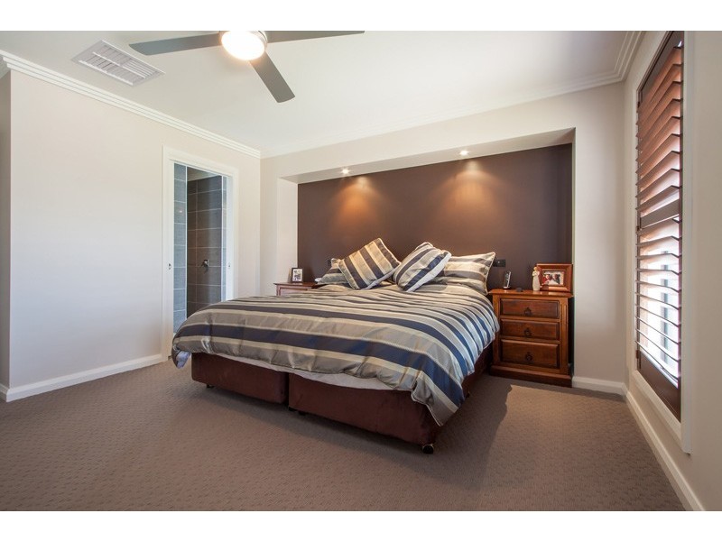 6 Kyalla Place, Bourkelands NSW 2650