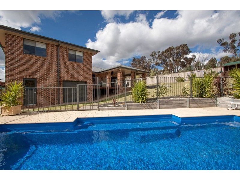 6 Kyalla Place, Bourkelands NSW 2650