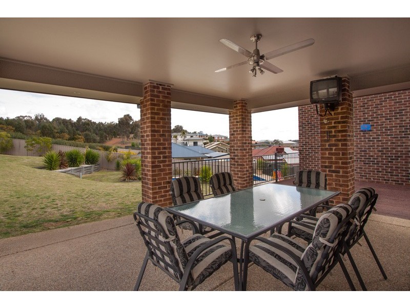 6 Kyalla Place, Bourkelands NSW 2650