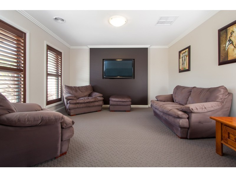 6 Kyalla Place, Bourkelands NSW 2650