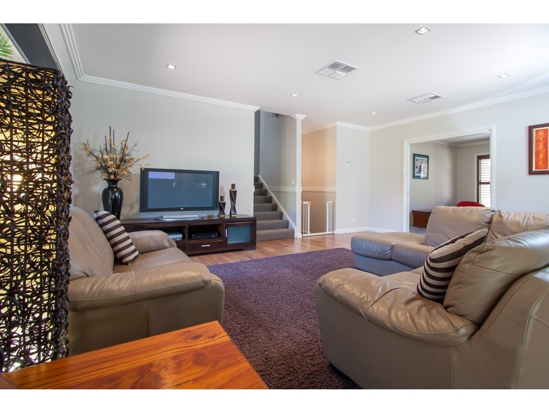 6 Kyalla Place, Bourkelands NSW 2650