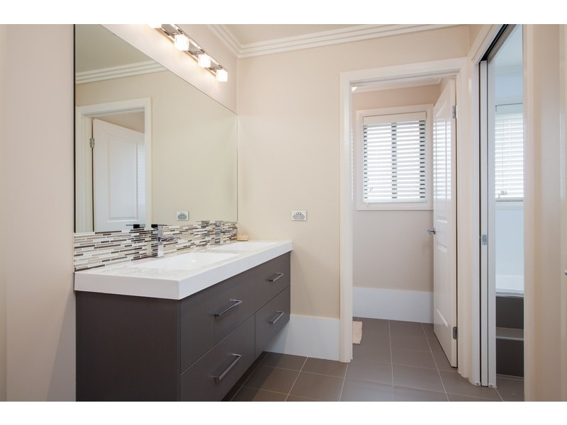 6 Kyalla Place, Bourkelands NSW 2650