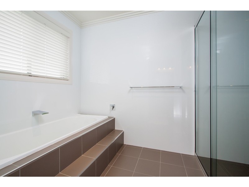6 Kyalla Place, Bourkelands NSW 2650