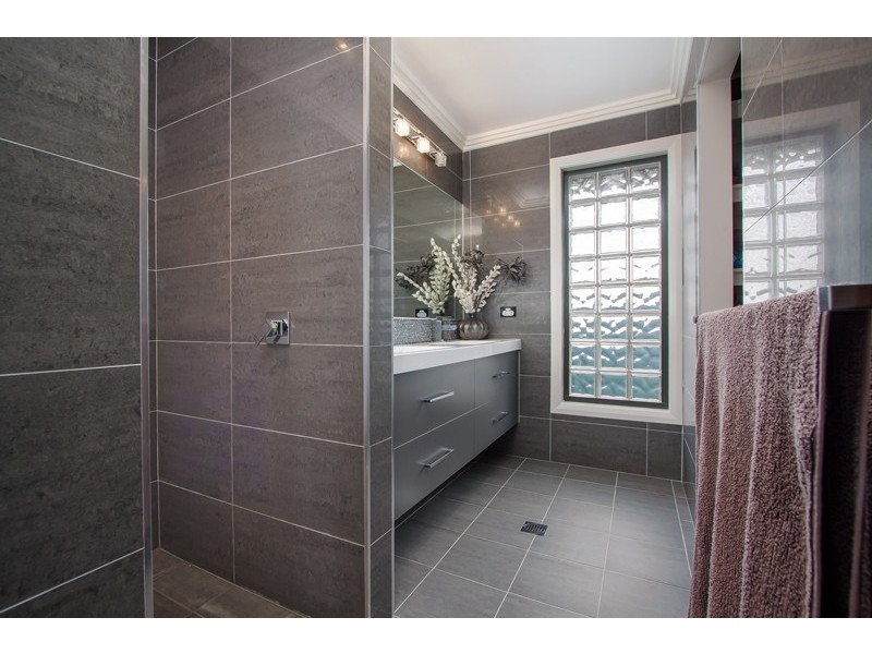 6 Kyalla Place, Bourkelands NSW 2650