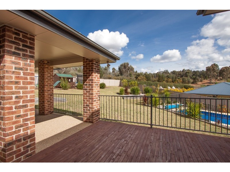 6 Kyalla Place, Bourkelands NSW 2650