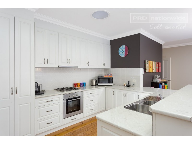 32 Kaloona Drive, Bourkelands NSW 2650