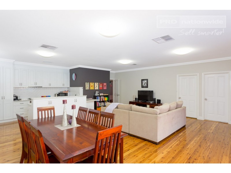 32 Kaloona Drive, Bourkelands NSW 2650