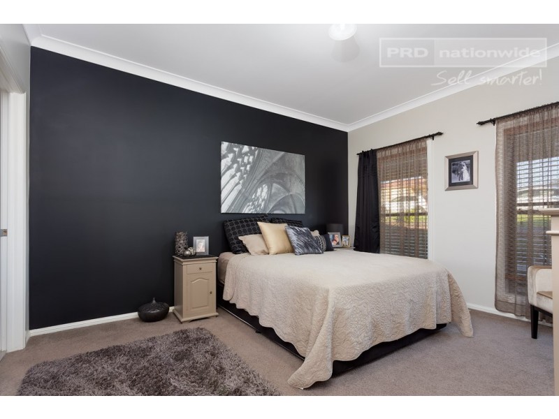 32 Kaloona Drive, Bourkelands NSW 2650