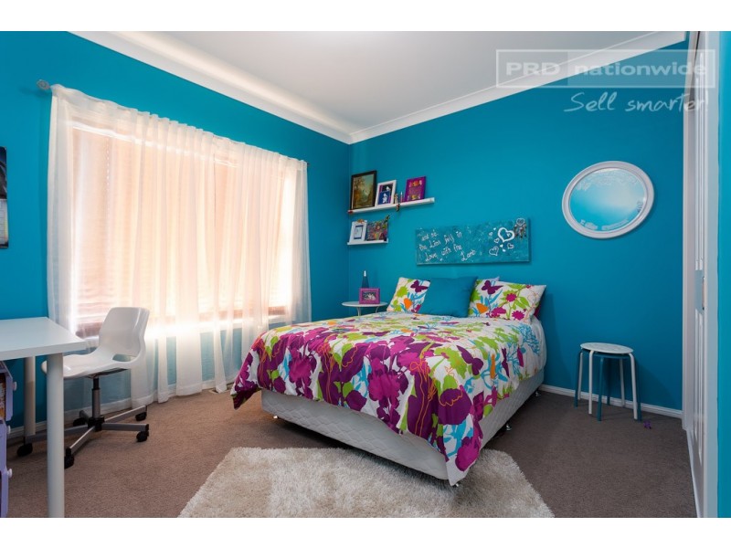 32 Kaloona Drive, Bourkelands NSW 2650