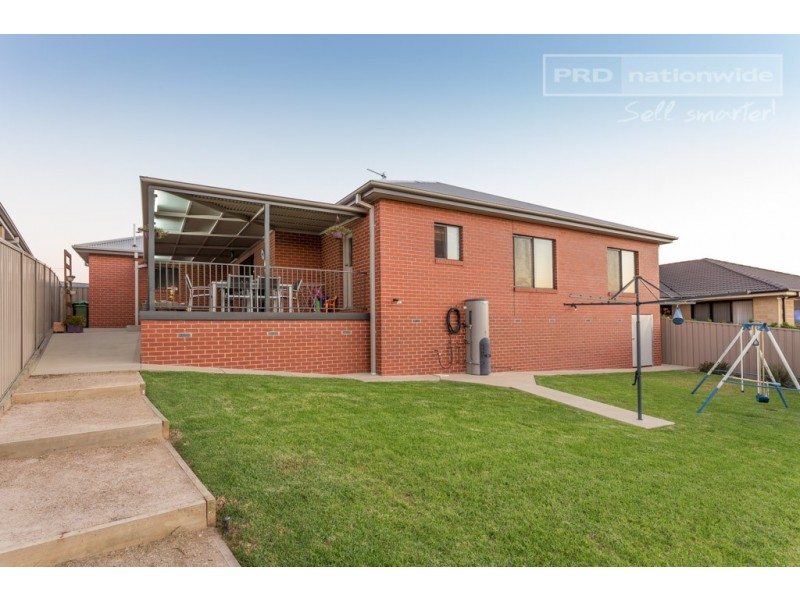 32 Kaloona Drive, Bourkelands NSW 2650