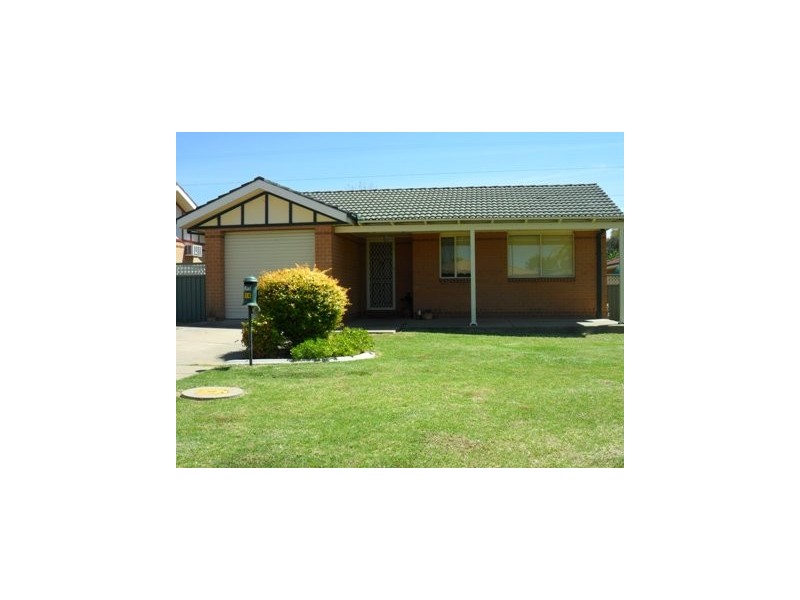 14 Giraween Mews, Glenfield Park NSW 2650