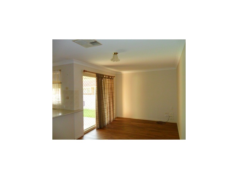 14 Giraween Mews, Glenfield Park NSW 2650