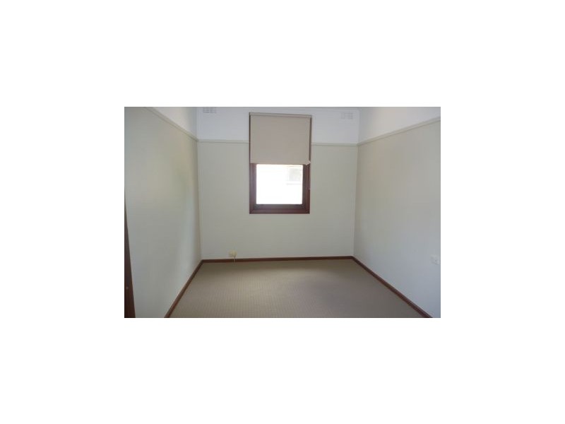 16 Phillip Ave, Mount Austin NSW 2650