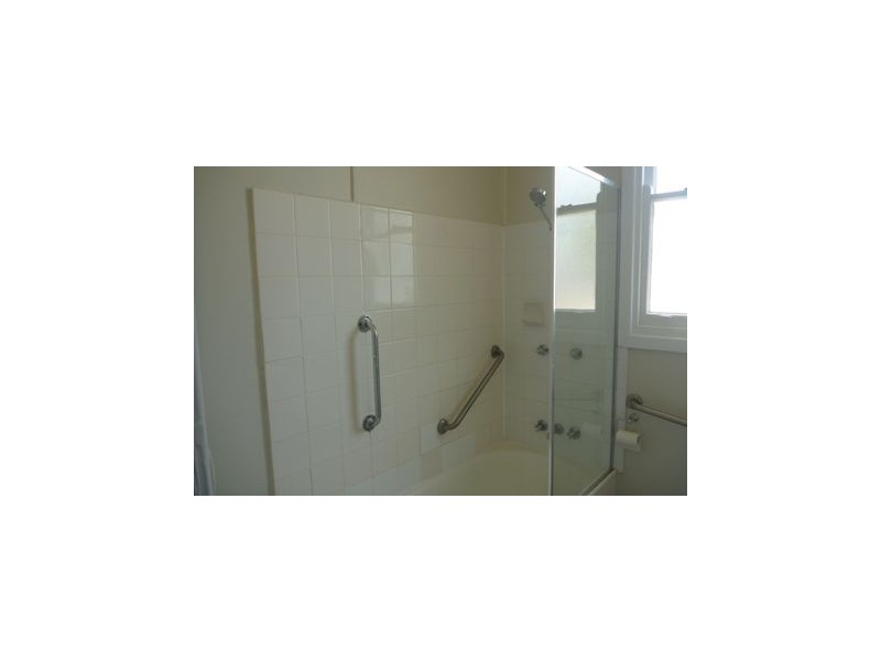 16 Phillip Ave, Mount Austin NSW 2650