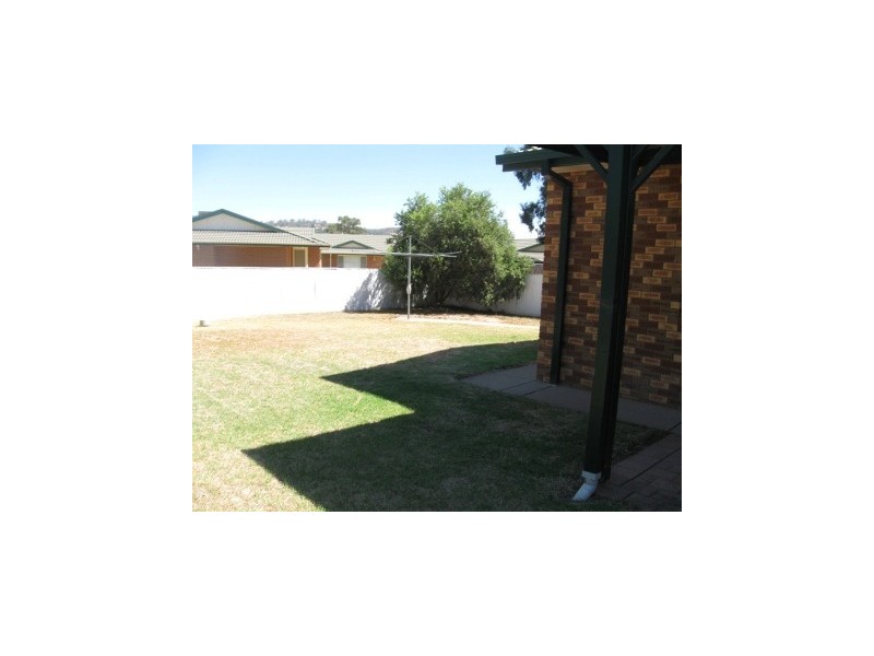2 Lavender Place, Lake Albert NSW 2650