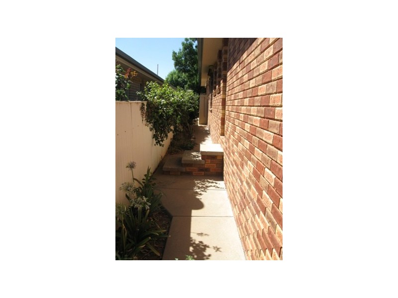 2 Lavender Place, Lake Albert NSW 2650