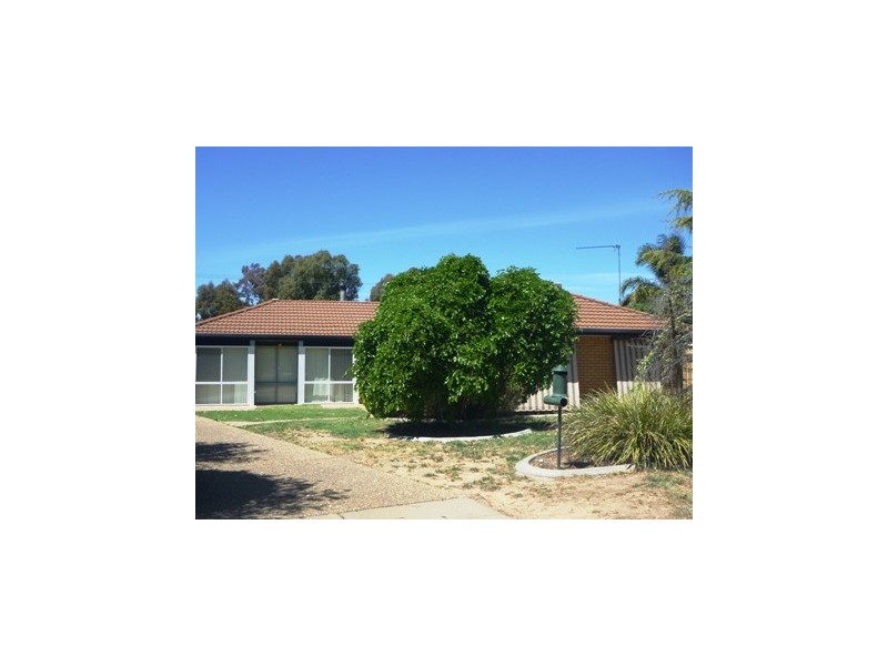57 Undurra Drive, Glenfield Park NSW 2650
