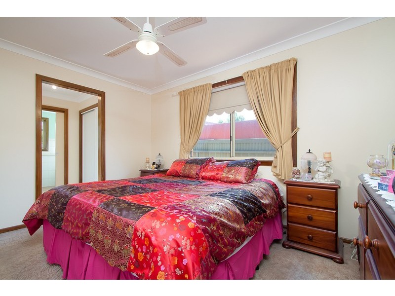 11 Walana Crescent, Kooringal NSW 2650