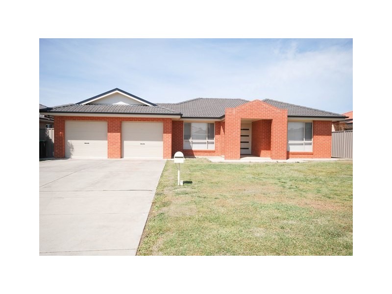 14 Allunga Street, Glenfield Park NSW 2650