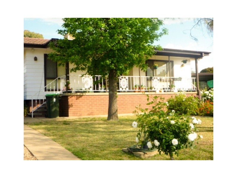 4 Marnock Place, Ashmont NSW 2650