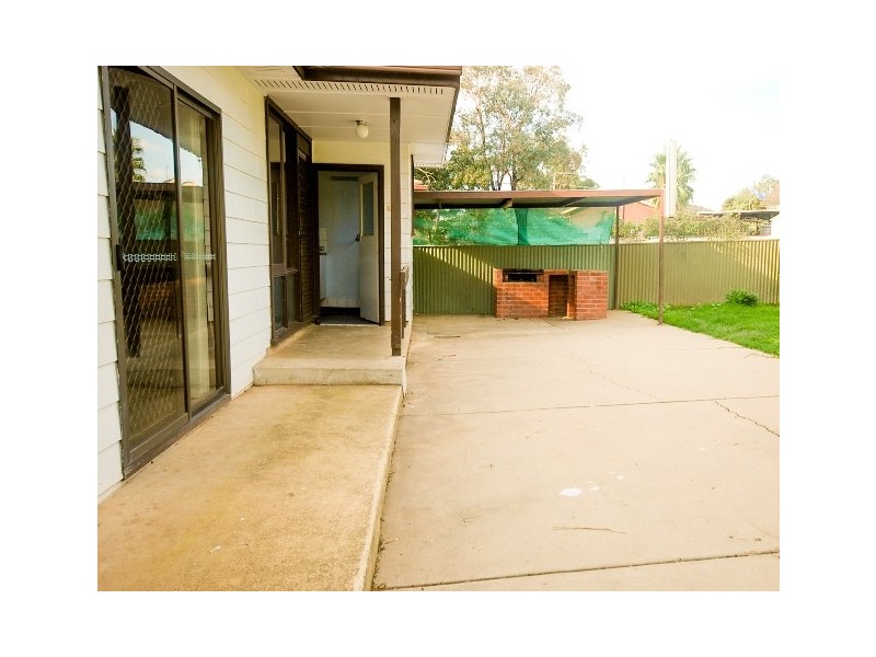 4 Marnock Place, Ashmont NSW 2650