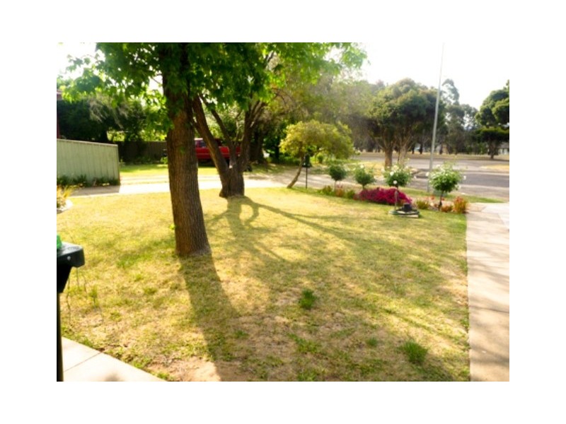 4 Marnock Place, Ashmont NSW 2650