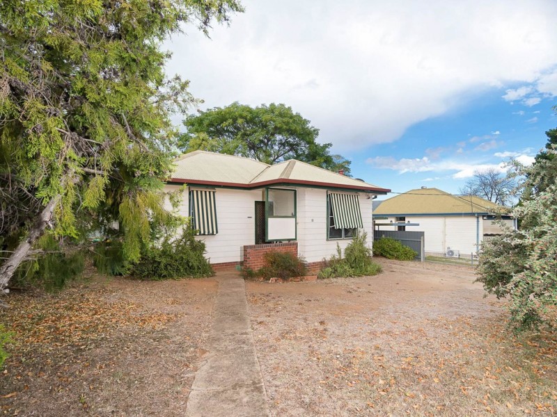 11 Spooner Avenue, Mount Austin NSW 2650