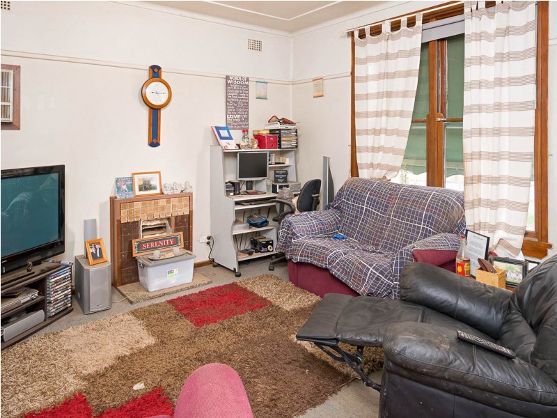 11 Spooner Avenue, Mount Austin NSW 2650