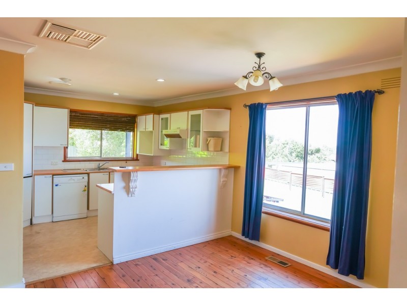 73 Red Hill Road, Kooringal NSW 2650