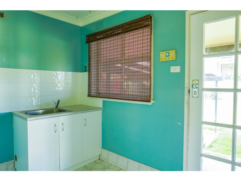 73 Red Hill Road, Kooringal NSW 2650