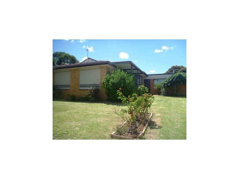 27 Malaya Drive, Tolland NSW 2650