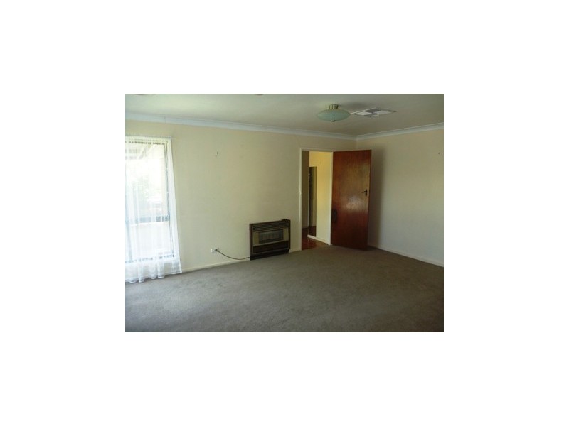 27 Malaya Drive, Tolland NSW 2650