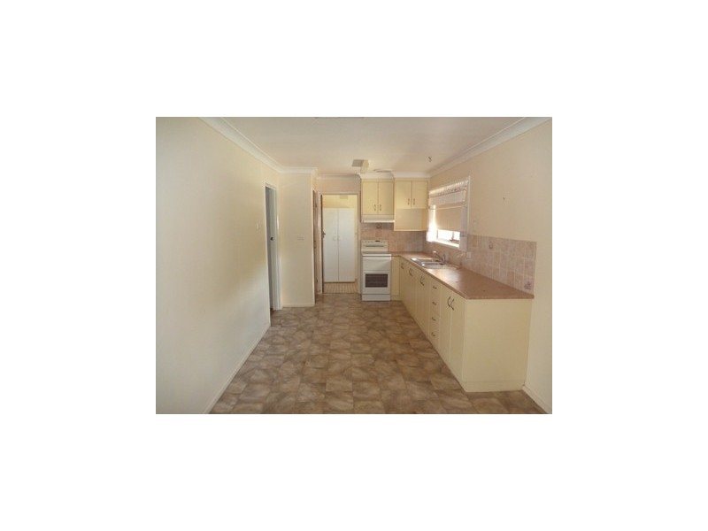 27 Malaya Drive, Tolland NSW 2650