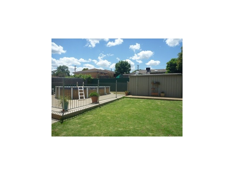 27 Malaya Drive, Tolland NSW 2650