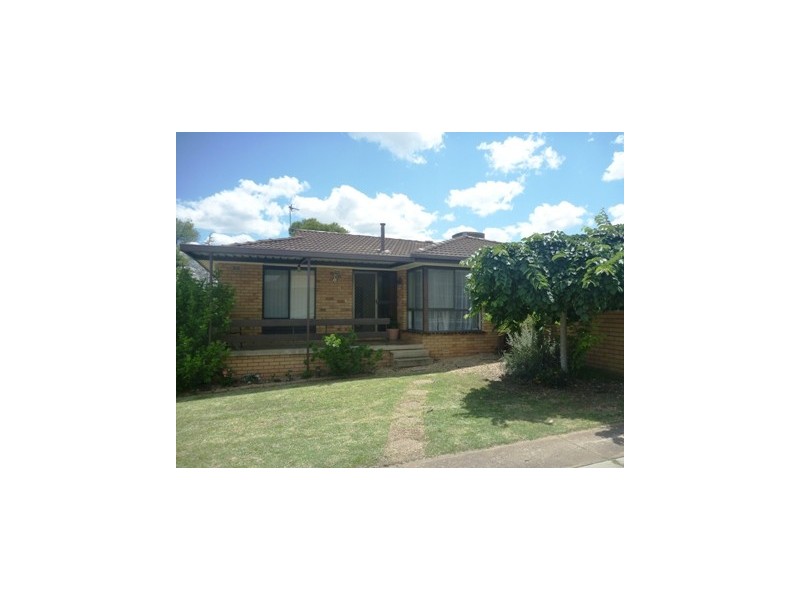27 Malaya Drive, Tolland NSW 2650