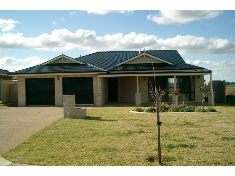 5 Womboin Cres, Glenfield Park NSW 2650