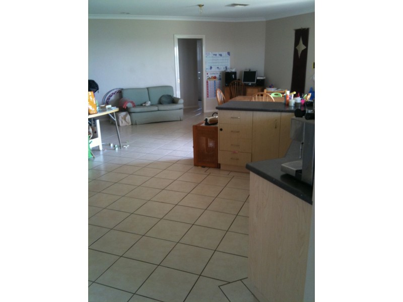 5 Womboin Cres, Glenfield Park NSW 2650