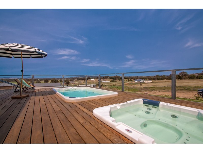 77 Riverview Drive, Moorong NSW 2650