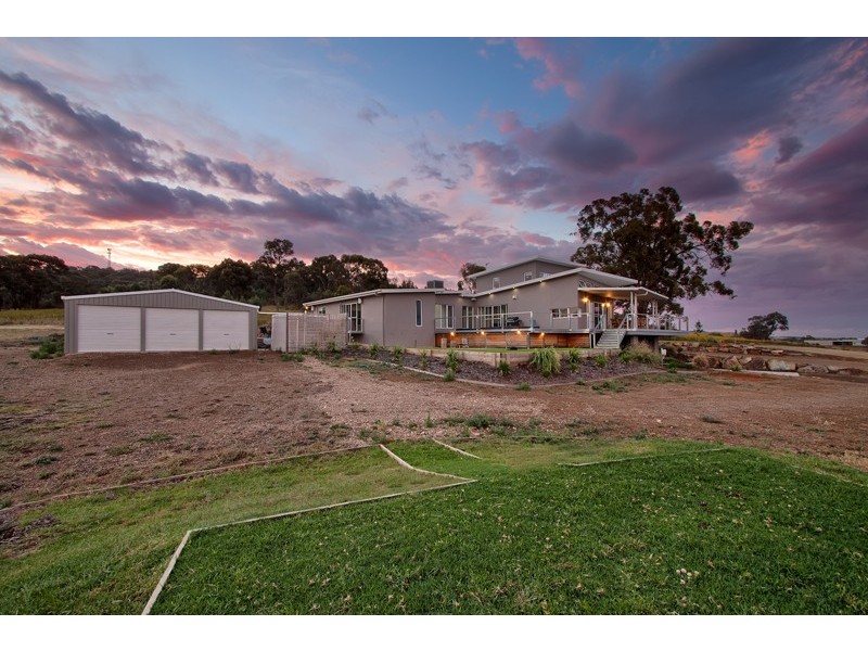 77 Riverview Drive, Moorong NSW 2650