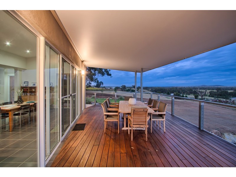 77 Riverview Drive, Moorong NSW 2650