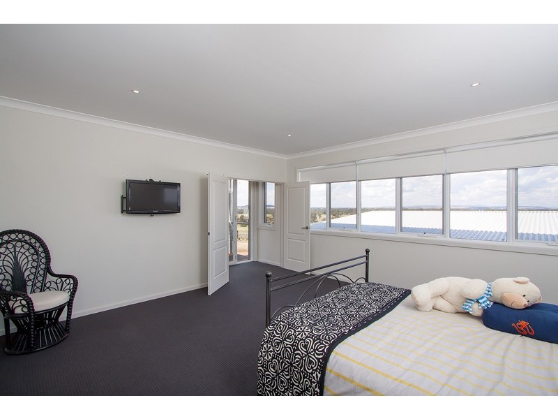77 Riverview Drive, Moorong NSW 2650