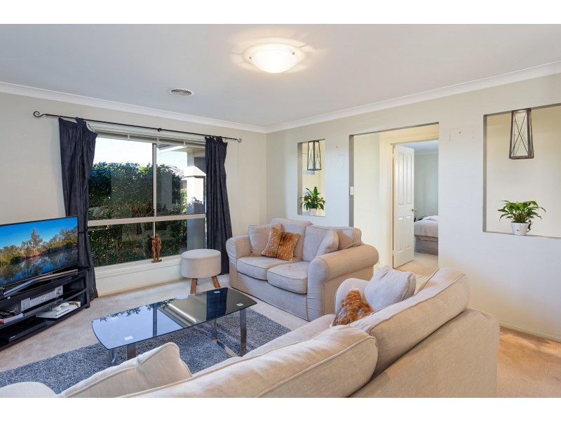 33 Womboin Crescent, Glenfield Park NSW 2650