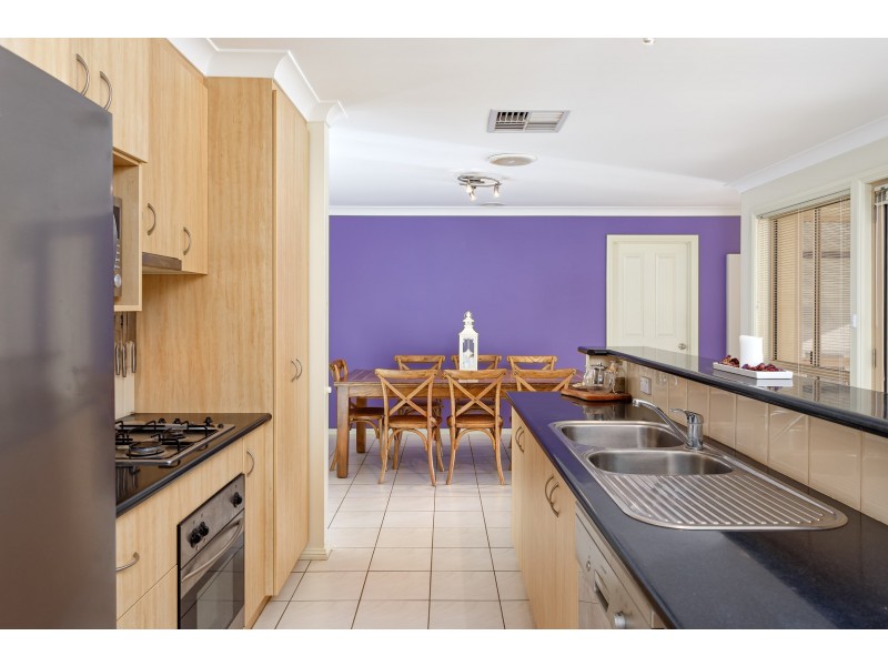 33 Womboin Crescent, Glenfield Park NSW 2650