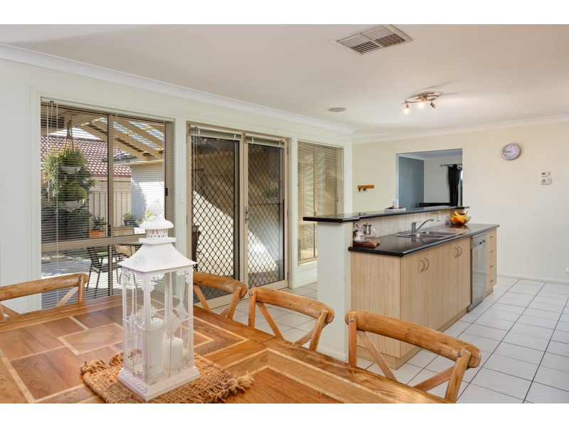 33 Womboin Crescent, Glenfield Park NSW 2650