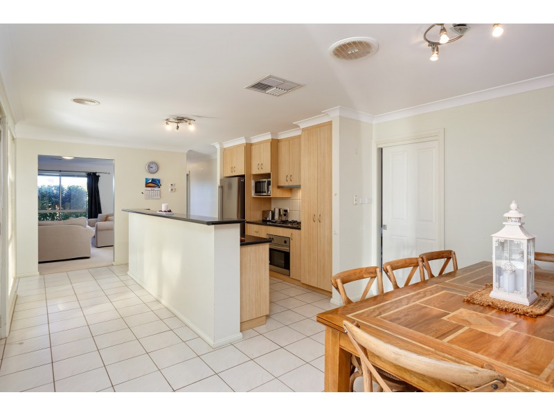 33 Womboin Crescent, Glenfield Park NSW 2650