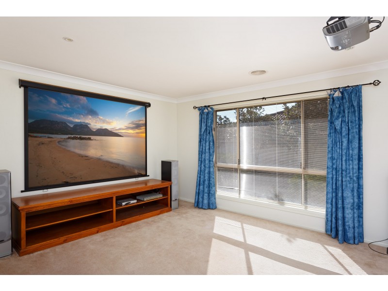 33 Womboin Crescent, Glenfield Park NSW 2650