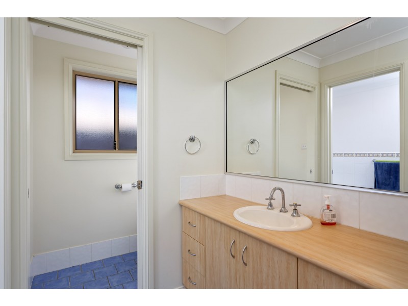 33 Womboin Crescent, Glenfield Park NSW 2650