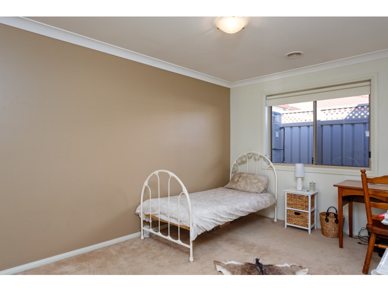 33 Womboin Crescent, Glenfield Park NSW 2650