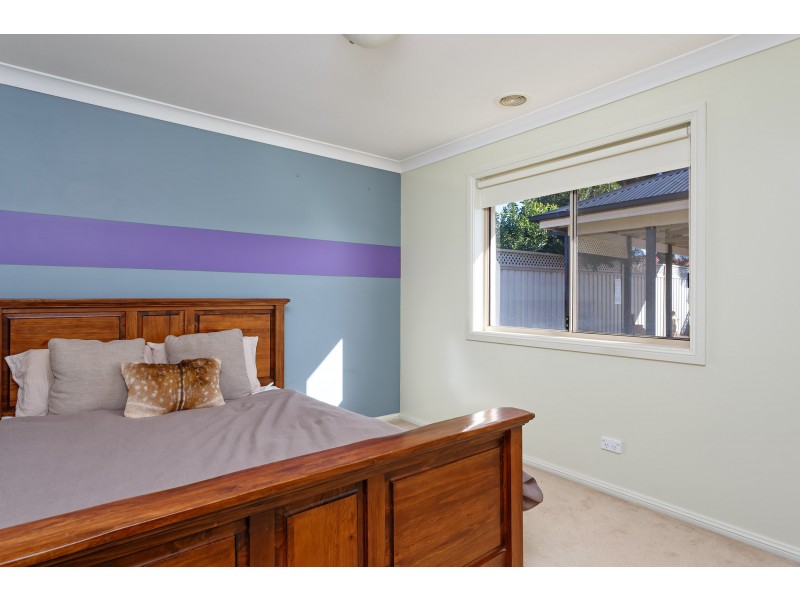 33 Womboin Crescent, Glenfield Park NSW 2650