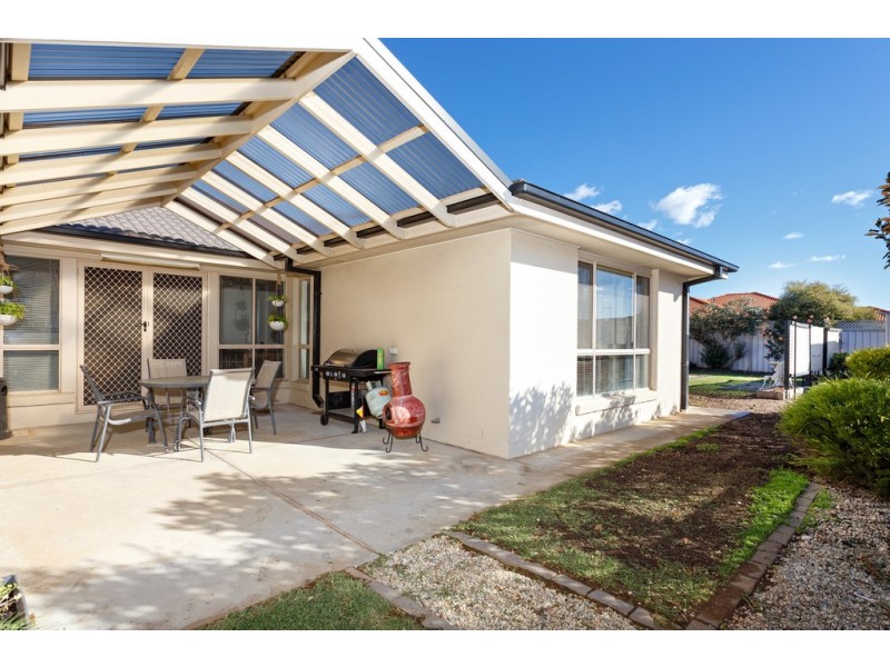33 Womboin Crescent, Glenfield Park NSW 2650